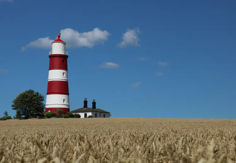 Vuurtorens wijzen schepen de weg.